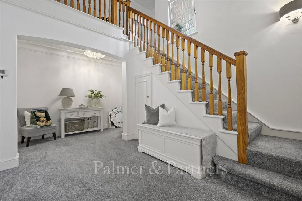 Property photo 2 of 23 Hallway