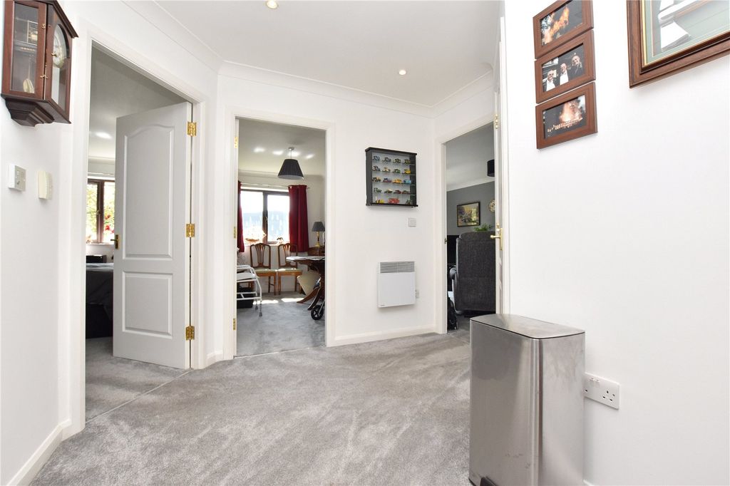 Property photo 2 of 14 Entrance Hall