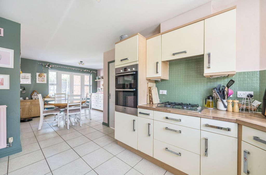 Property photo 2 of 25 1317064-21-68710E...