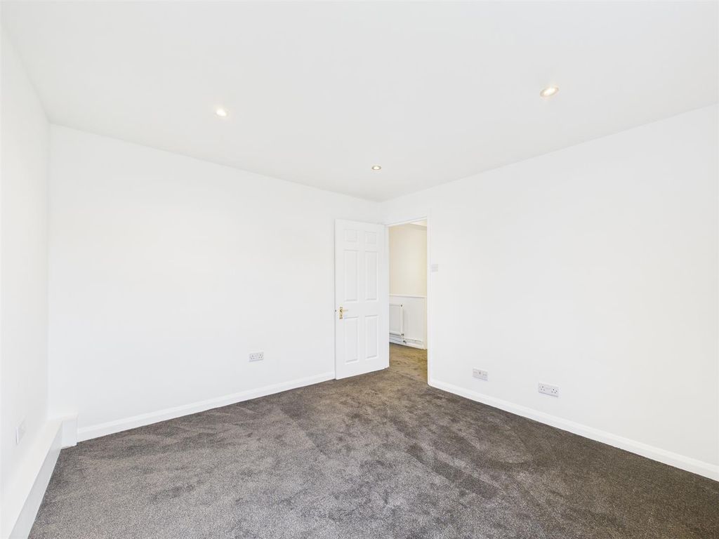 Property photo 3 of 24 Cam01358G0-Pr0209-Still002.Jpg