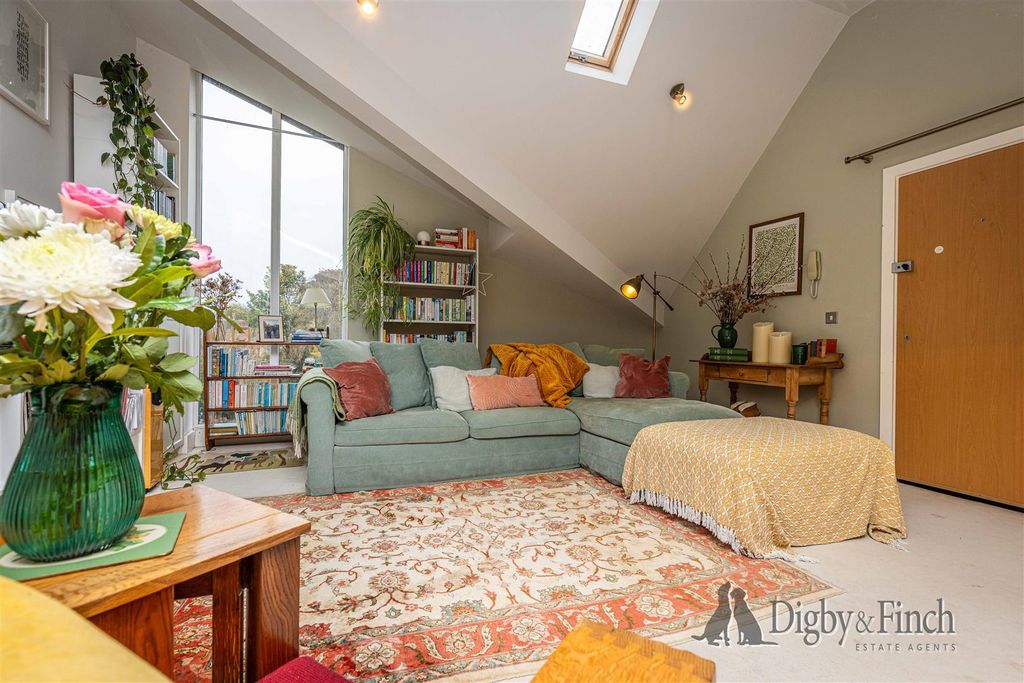 Property photo 3 of 17