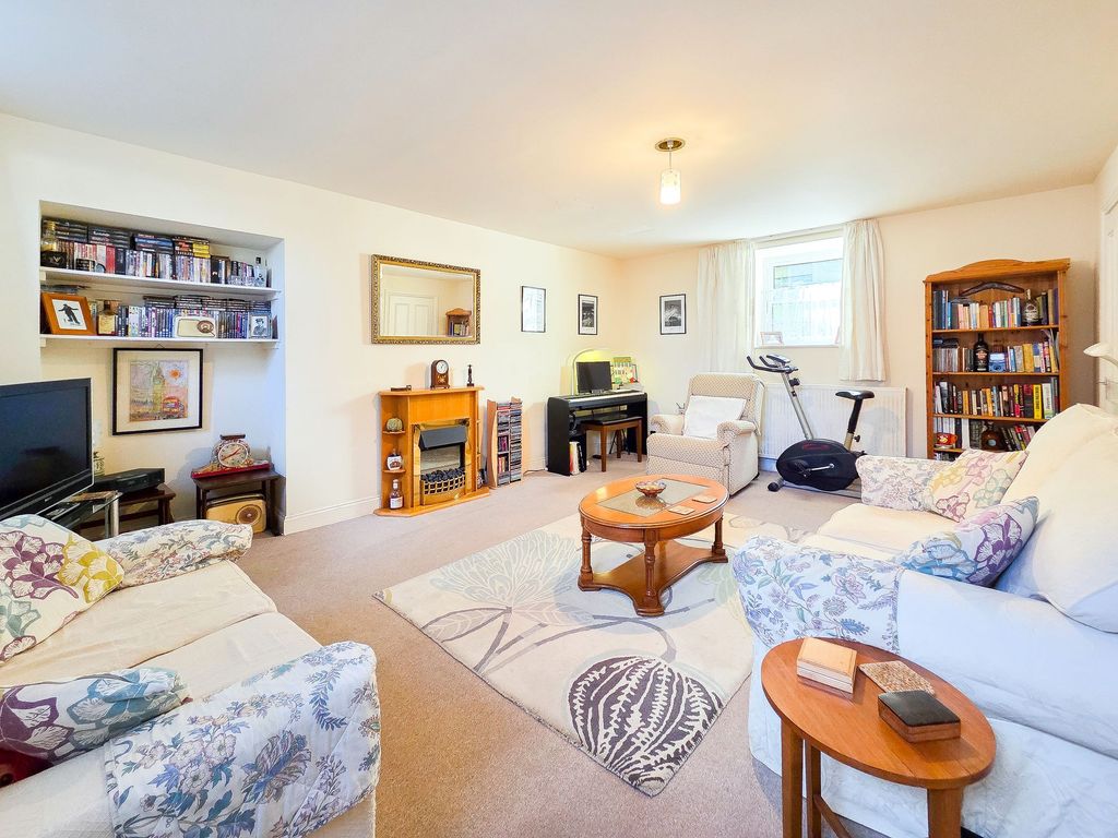 Property photo 3 of 40