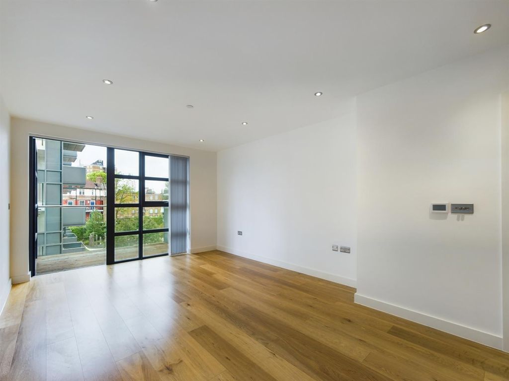 Property photo 2 of 9 Cam01030G0-Pr0101-Still005.Jpg