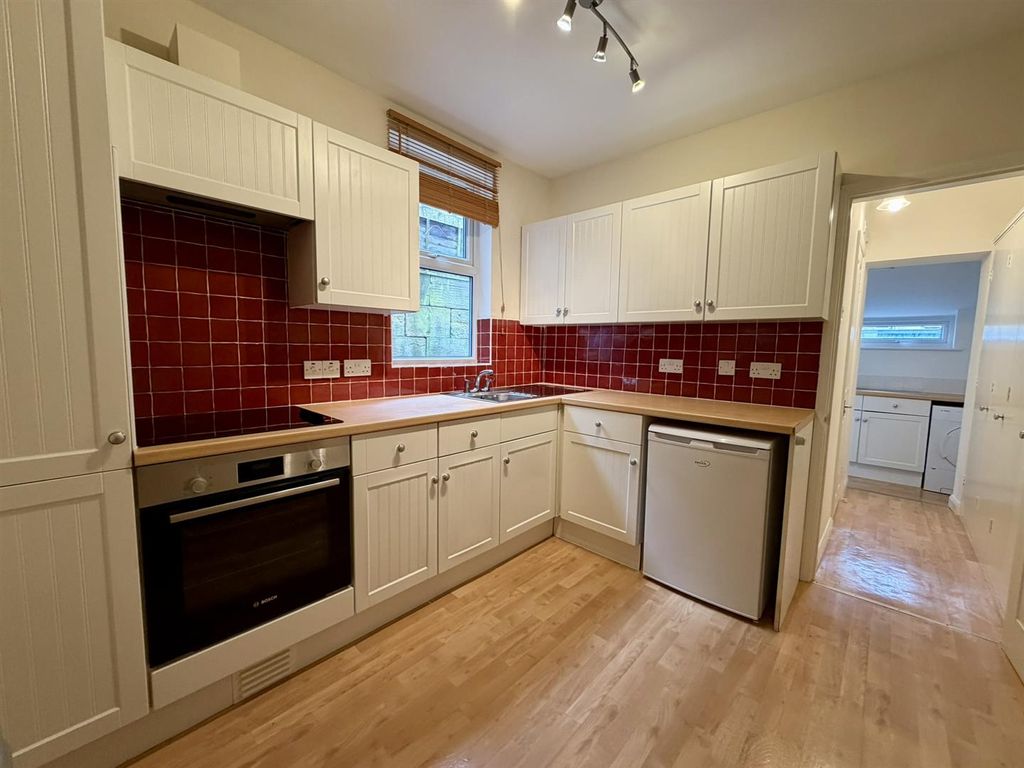 Property photo 2 of 11 Kitchen