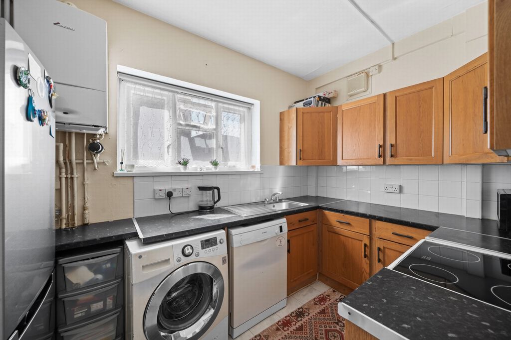 Property photo 3 of 11 Kitchen