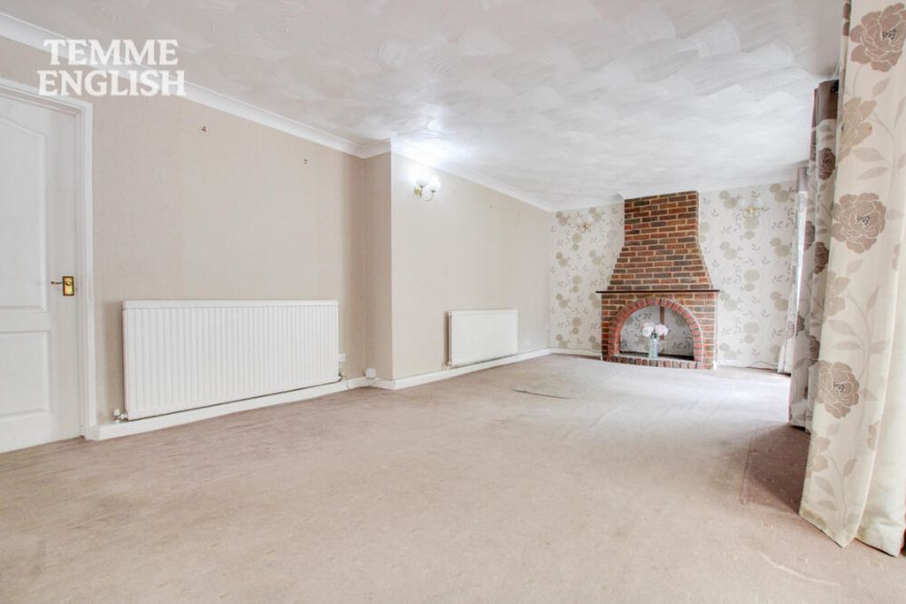Property photo 3 of 28