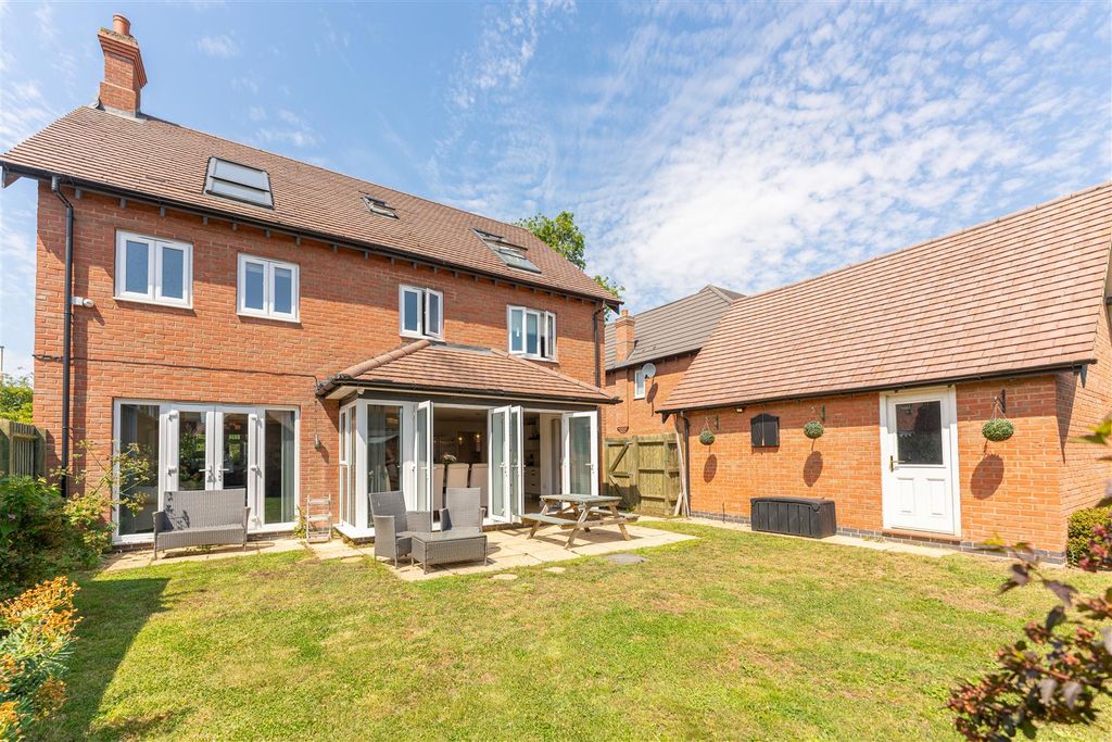 Property photo 1 of 41 Gloster Road - By Visually Rich --26.Jpg