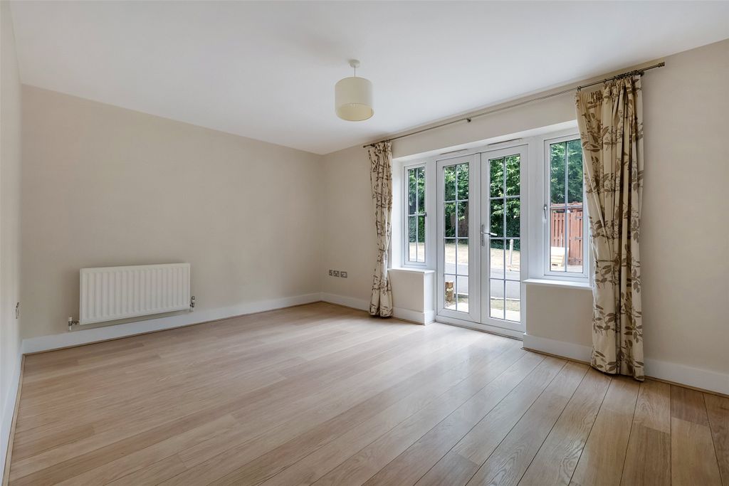 Property photo 2 of 18 Picture No. 16