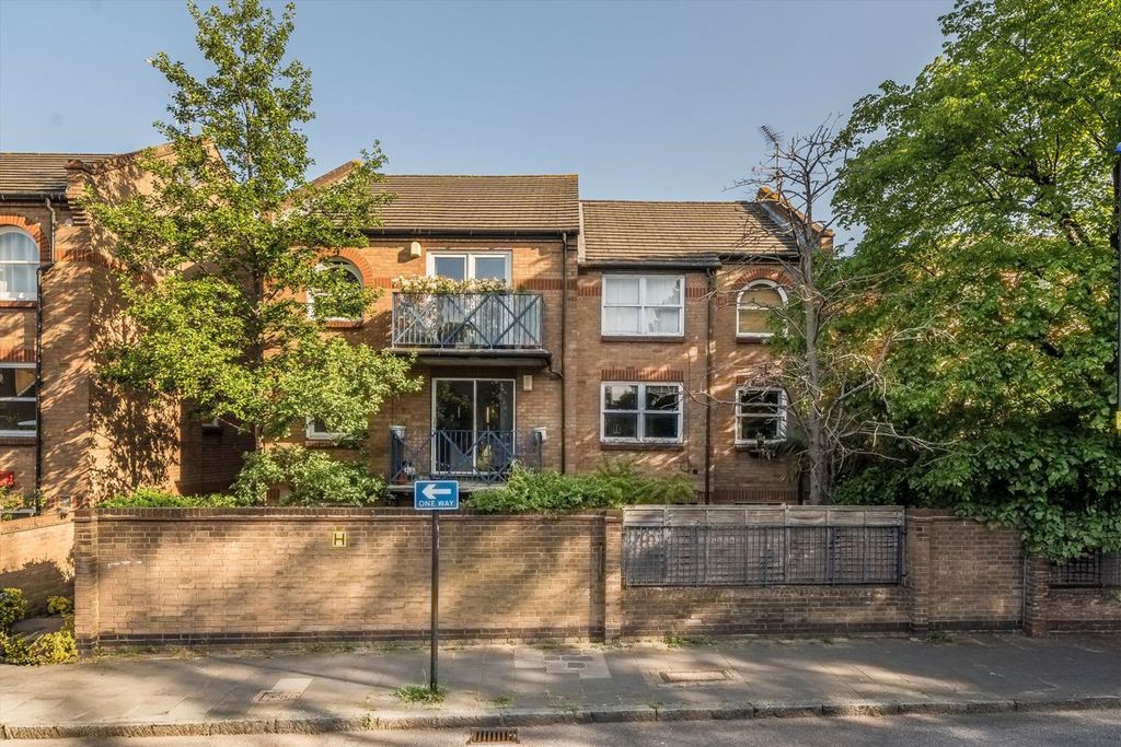 Property photo 1 of 17