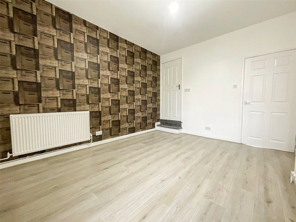 Property photo 3 of 16 Picture No. 05