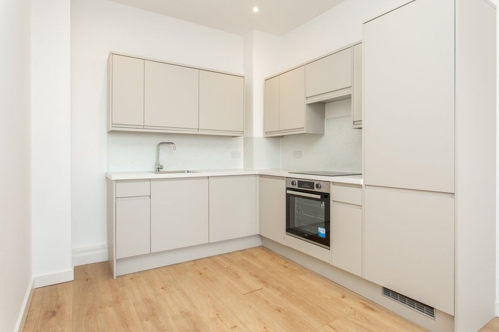 Property photo 3 of 14 Picture 3