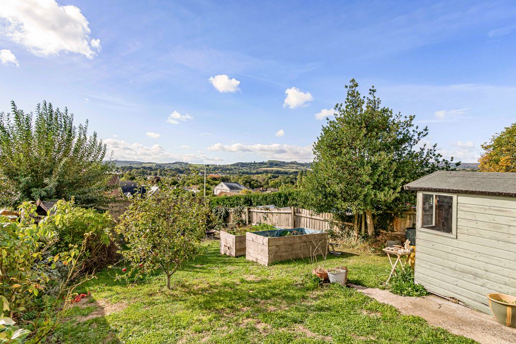 Property photo 2 of 17 Garden View