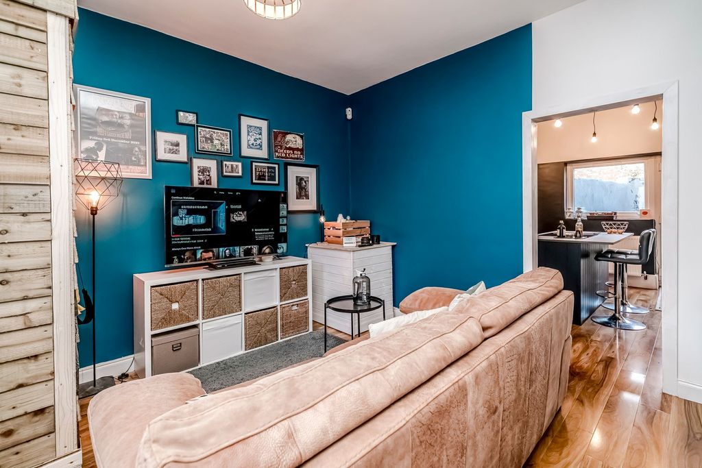 Property photo 2 of 21