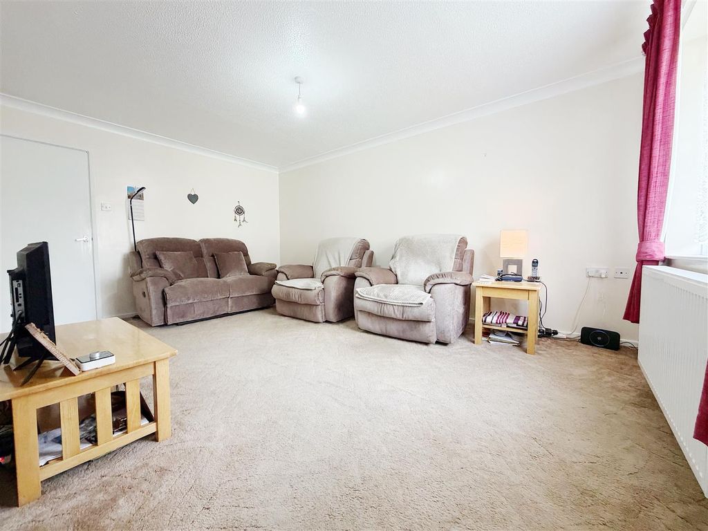 Property photo 3 of 13 Living Room
