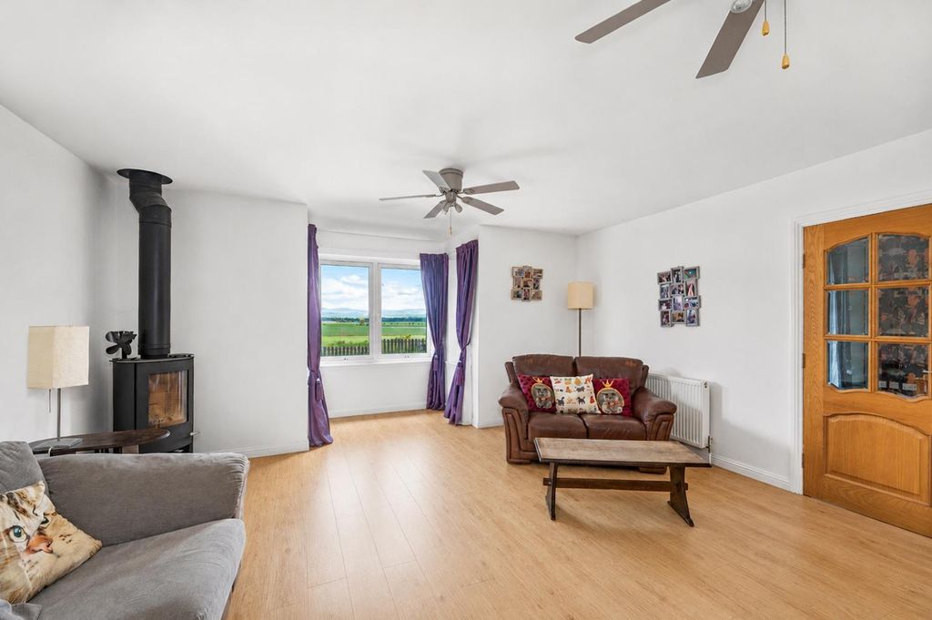 Property photo 3 of 49 Viewfield Eassie-9.Jpg