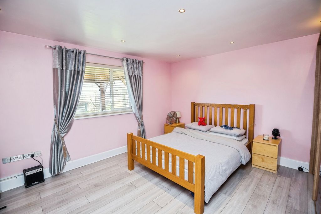 Additional image 27 of 5 bed bungalow for saleTan Y Graig, Cefn Mawr, Wrexham, Wrecsam LL14