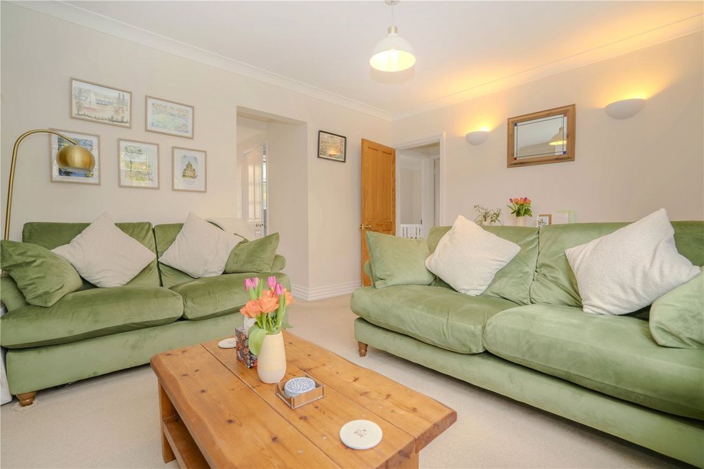 Property photo 2 of 15 Picture No. 20