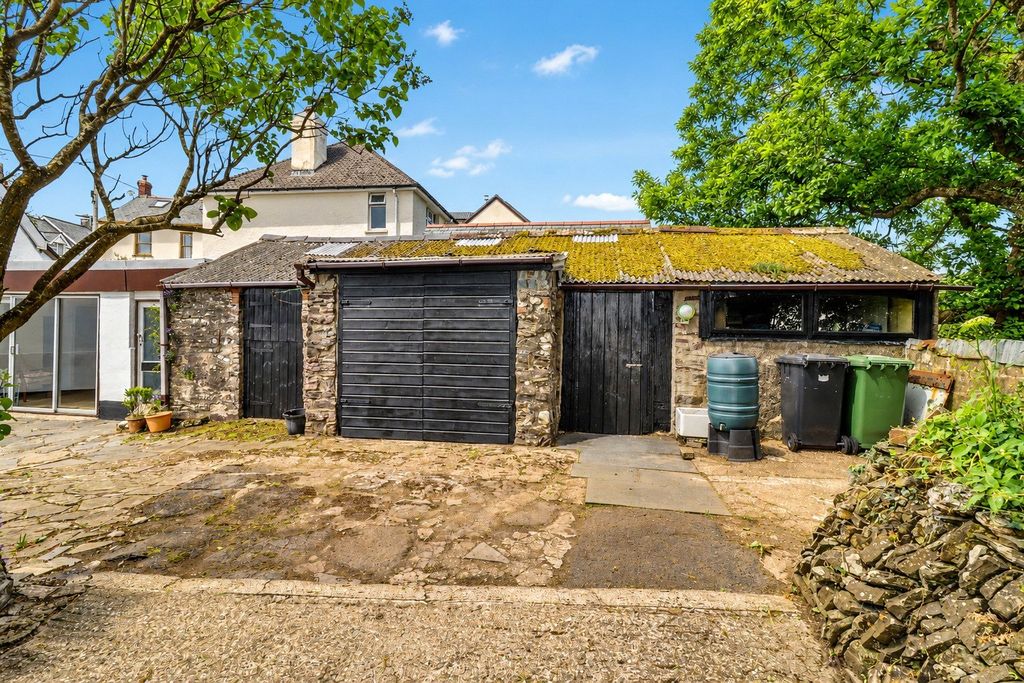 Property photo 2 of 15 Picture No. 12