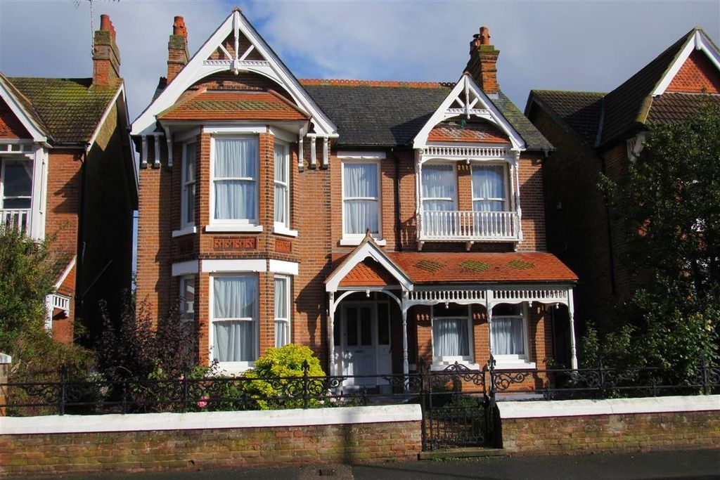 Property photo 1 of 29 Enclosed Entrance Porch