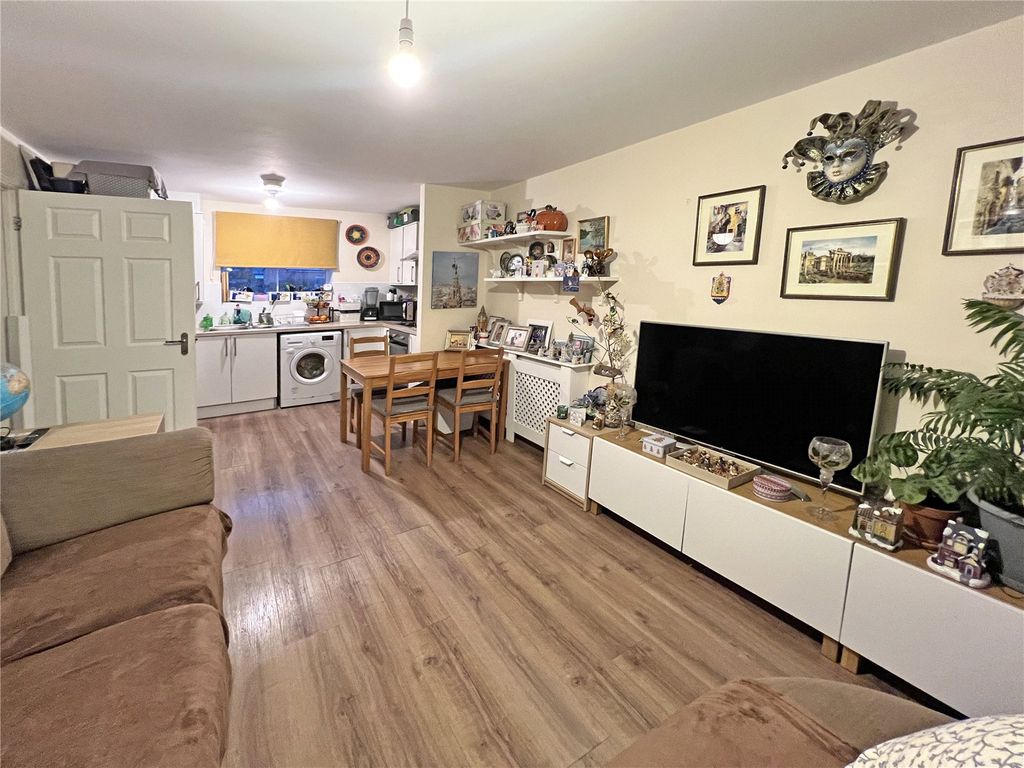 Property photo 2 of 7 Picture No. 10