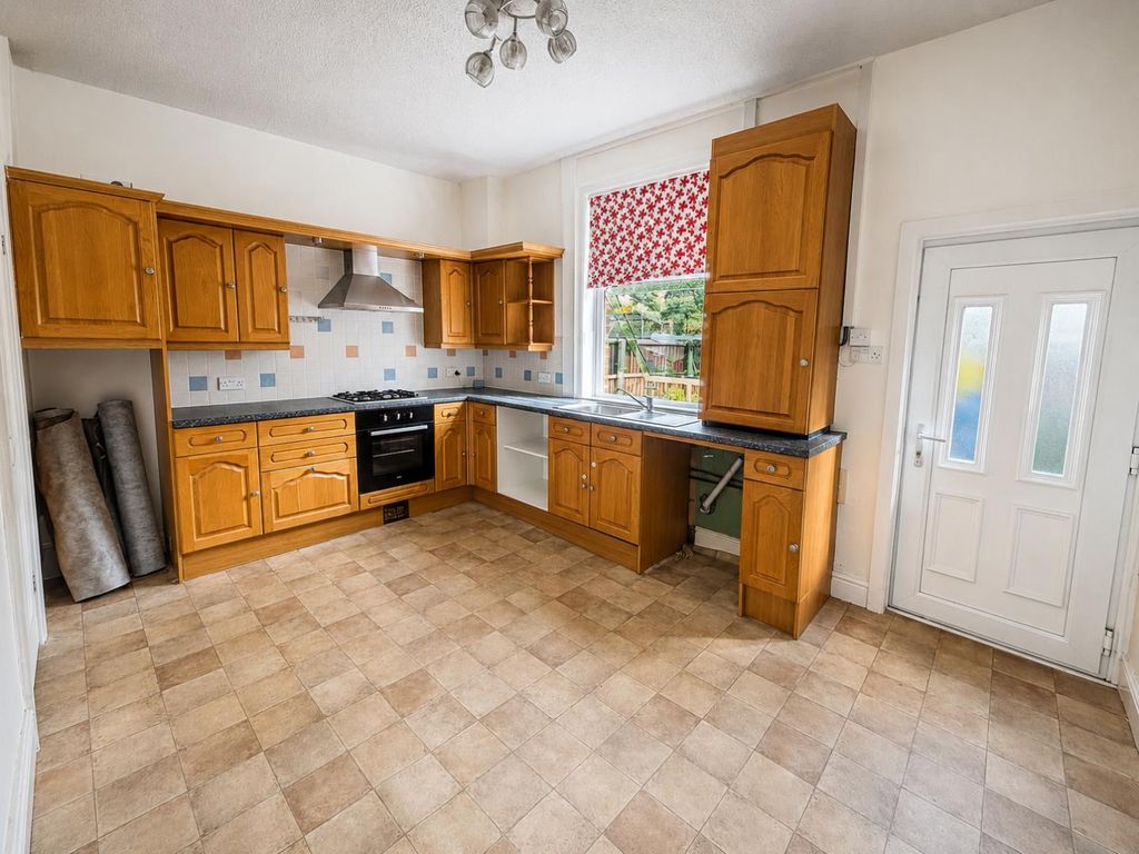 Property photo 3 of 10 Kitchen