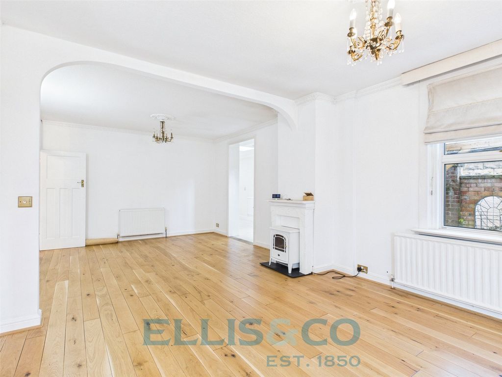 Property photo 3 of 15 Picture No. 01