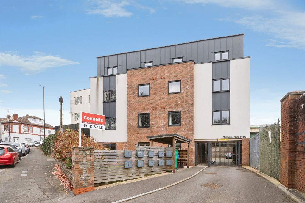 Property photo 1 of 18