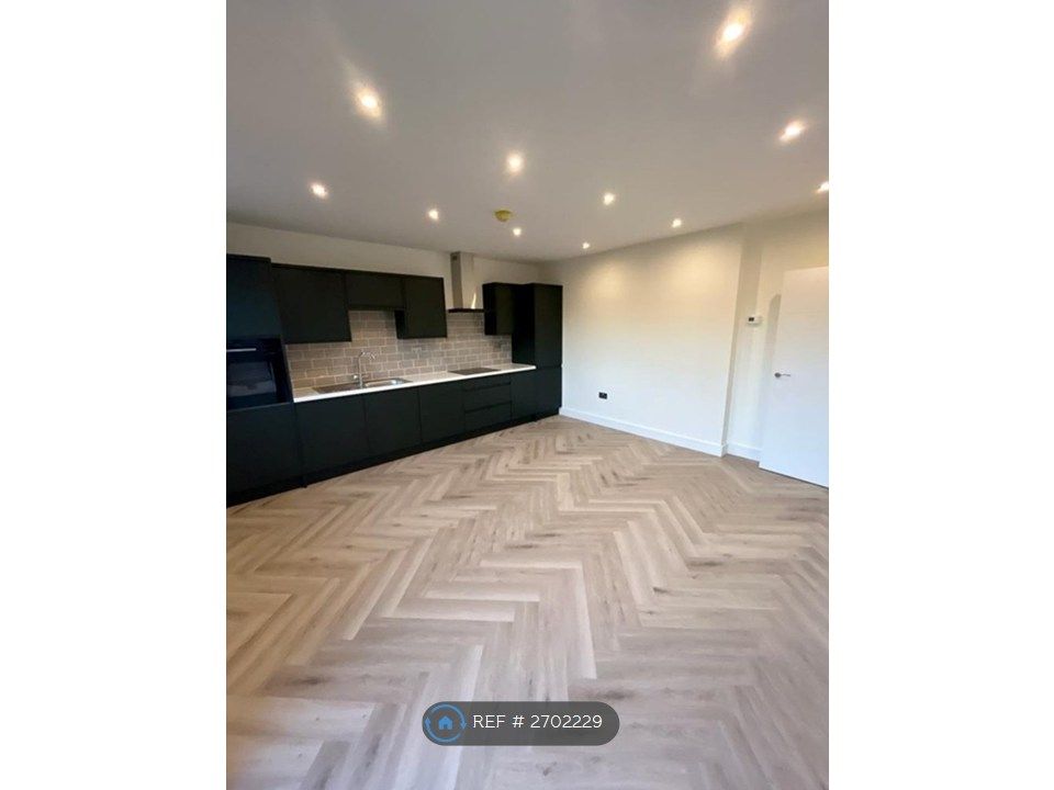 Property photo 3 of 12 Kitchen/Reception