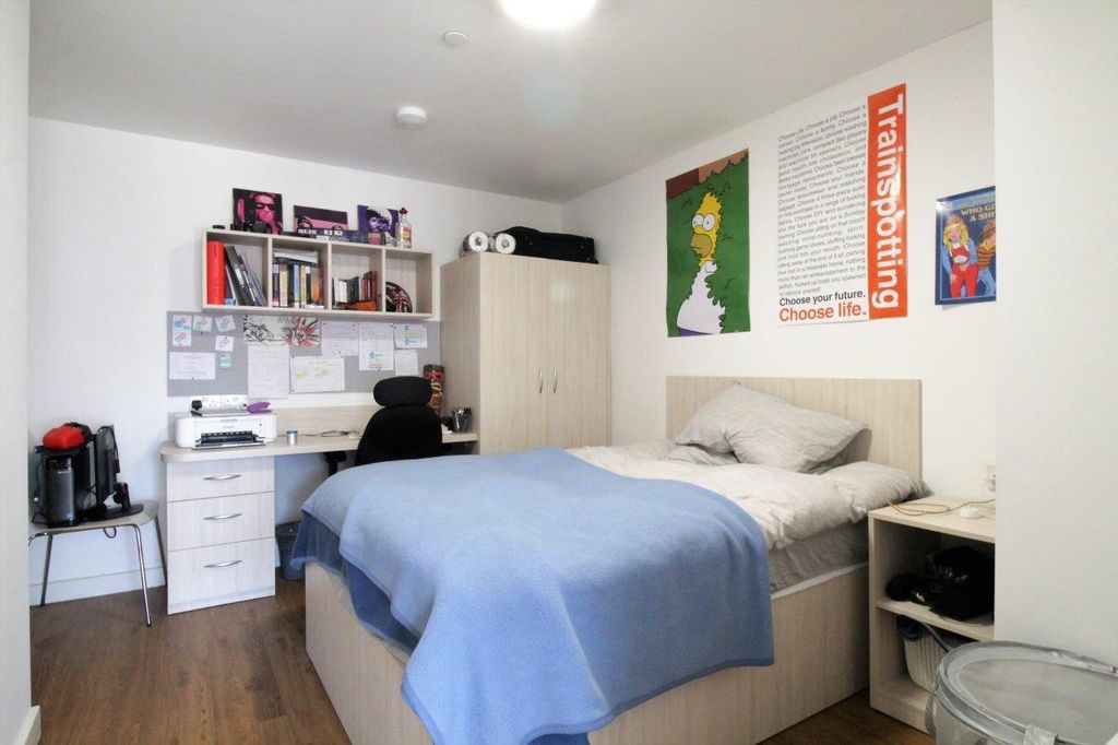 Property photo 2 of 11 2 Steele Court Bedroom.Jpg