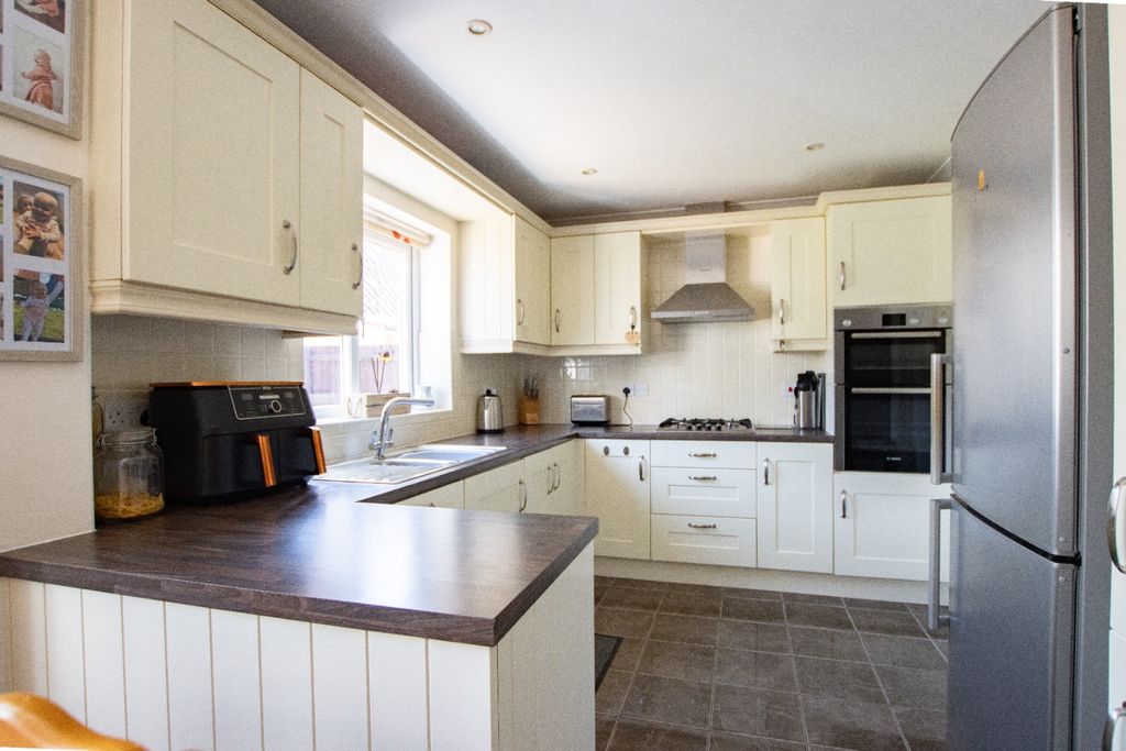 Property photo 2 of 26 49180110