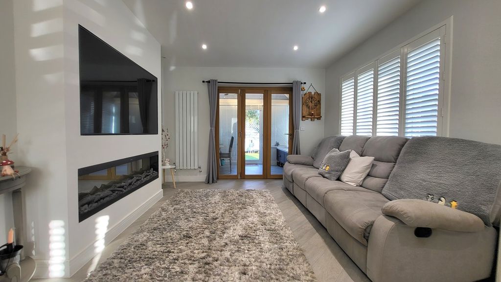 Property photo 3 of 26