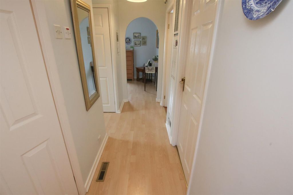 Property photo 3 of 13 Entrance Hall