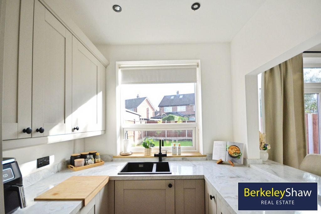 Property photo 2 of 13 Pbox-Img.Jpg