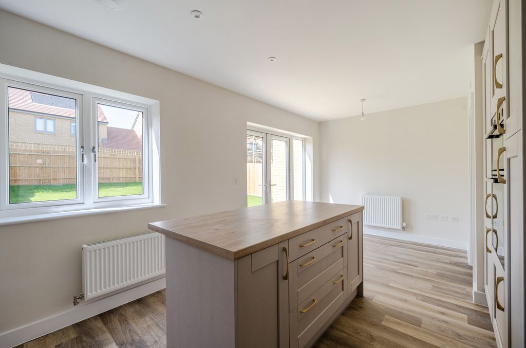 Property photo 3 of 13 1439534-16-69d665...