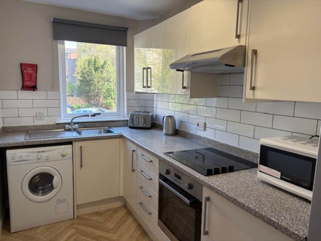 Property photo 3 of 9 Kitchen