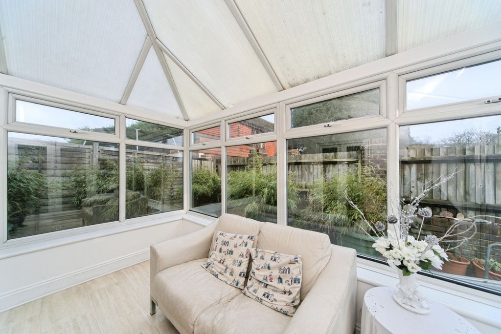 Property photo 2 of 20 Conservatory