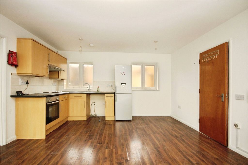 Property photo 2 of 10 Kitchen