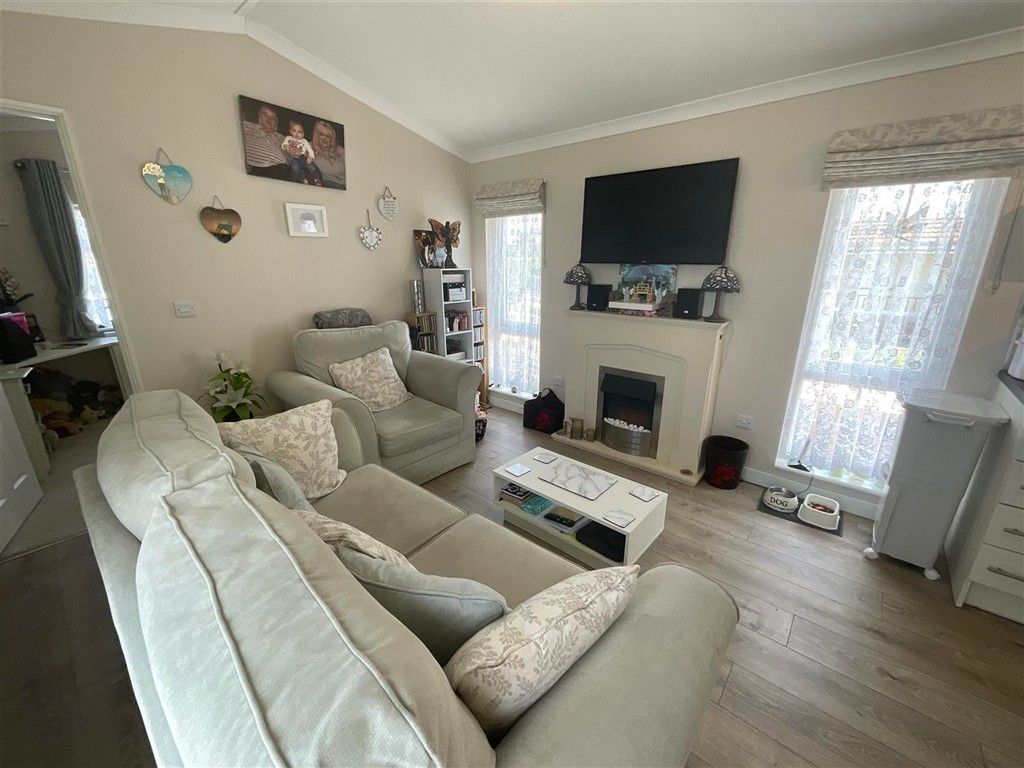 Property photo 2 of 8 Lounge