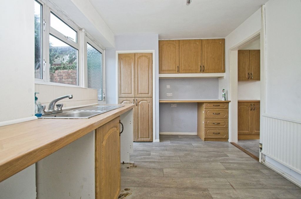 Property photo 3 of 17 Kitchen