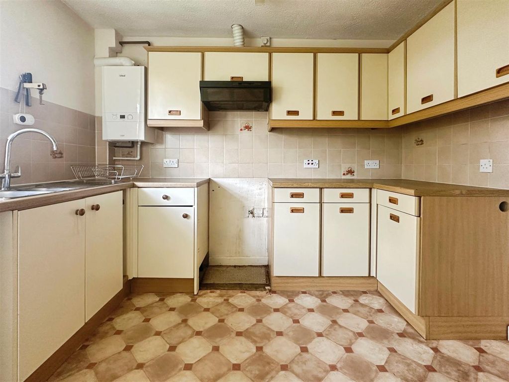 Property photo 3 of 16 Kitchen.Jpg