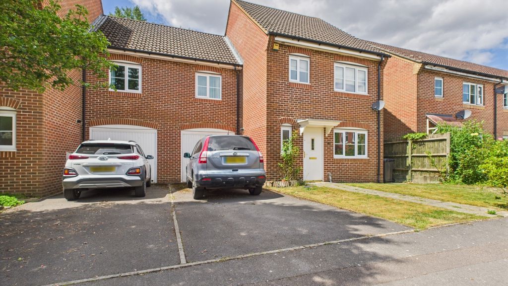 Property photo 1 of 11 Ewemove-Romsey-Thomas Road