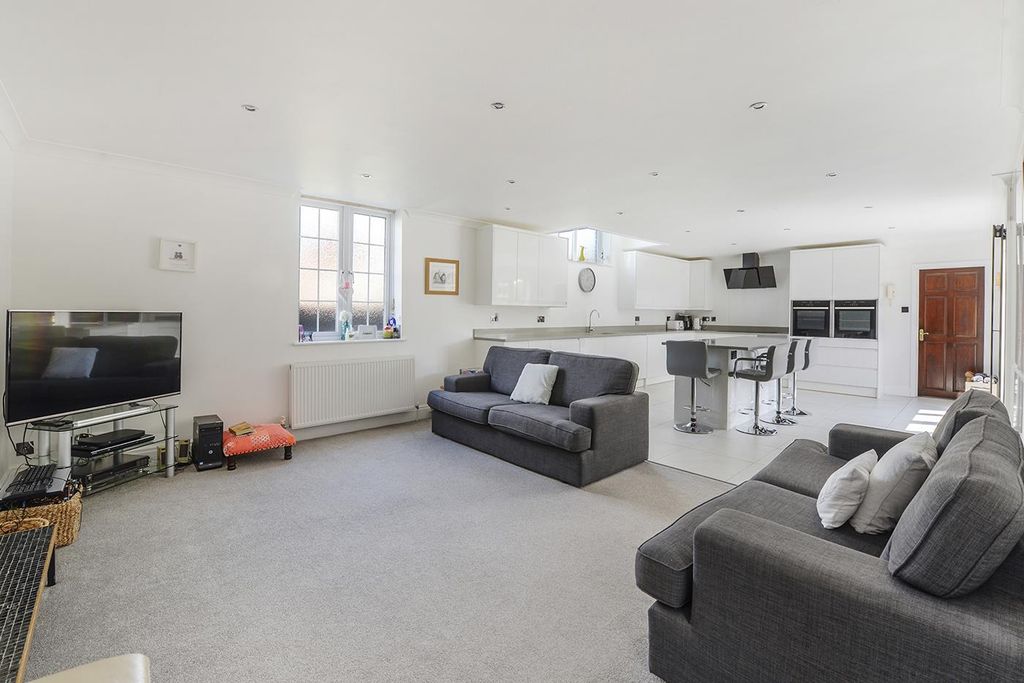 Property photo 2 of 22 2