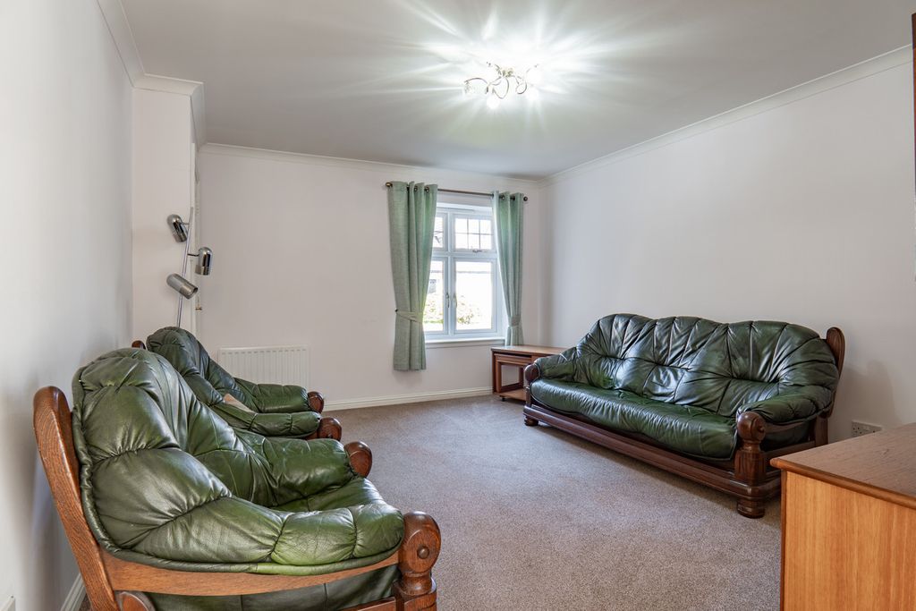 Property photo 2 of 36