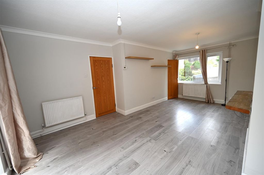 Property photo 2 of 17 Lounge 2.Jpg