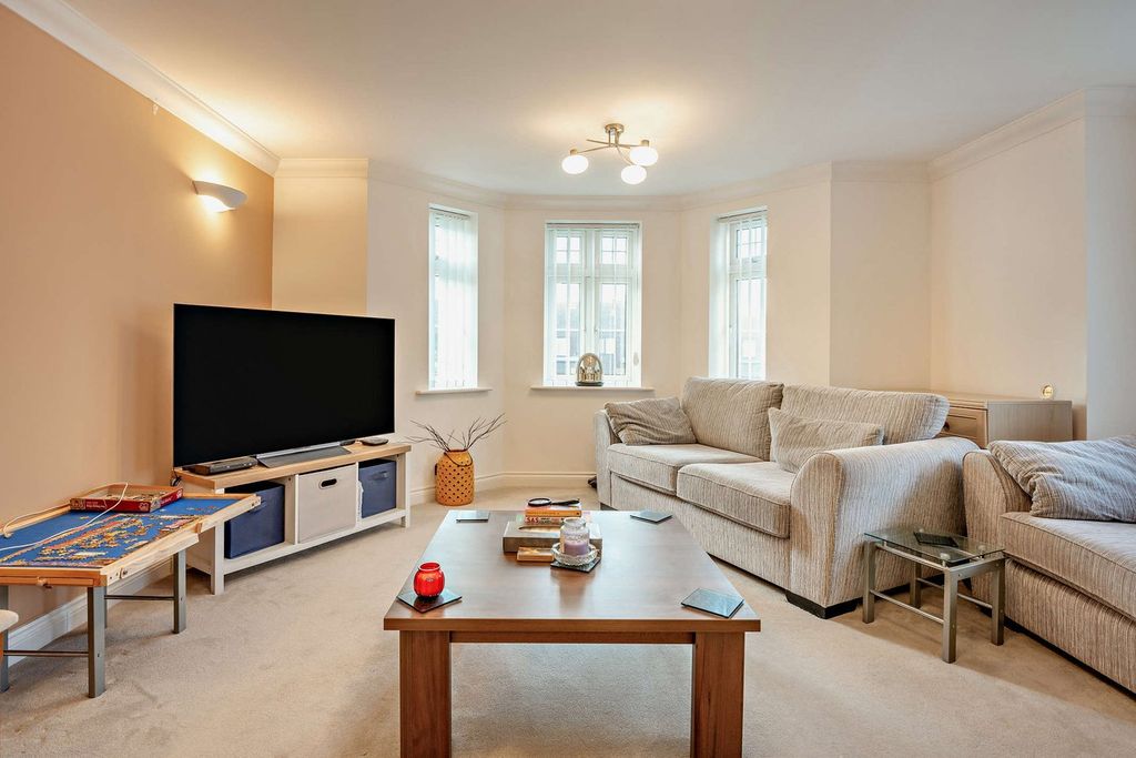 Property photo 2 of 21