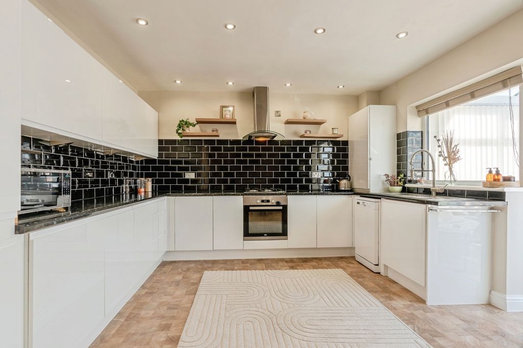 Property photo 2 of 25 Pbox-Img.Jpg