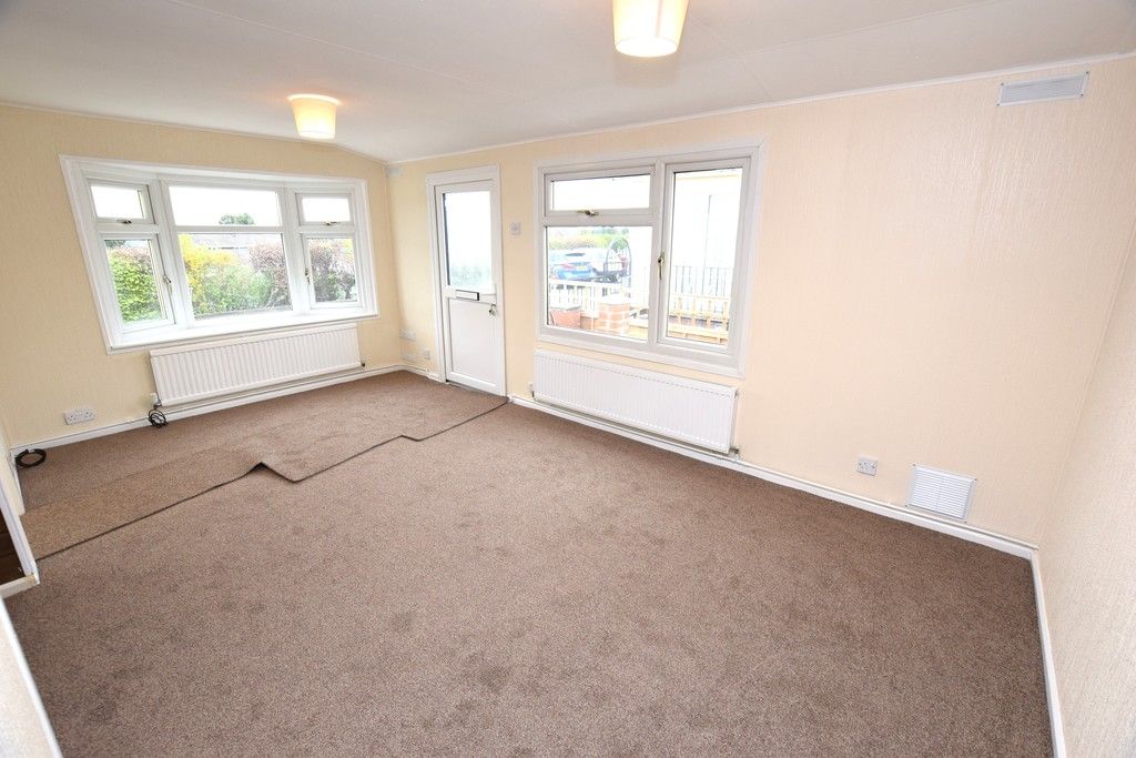 Property photo 2 of 16 Lounge