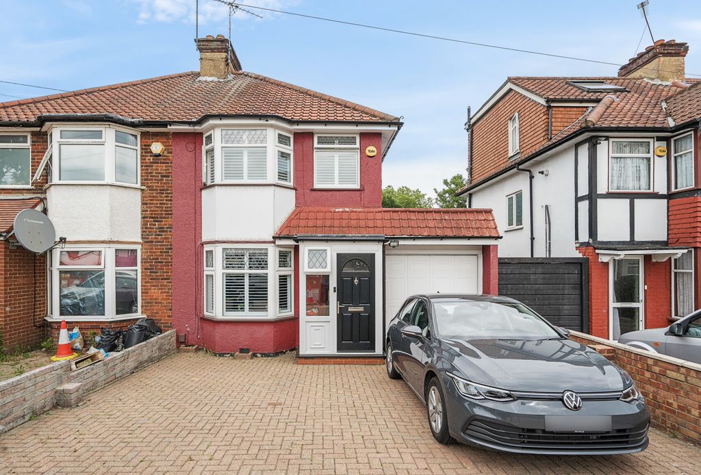 Property photo 2 of 15 1313846-18-685c06...