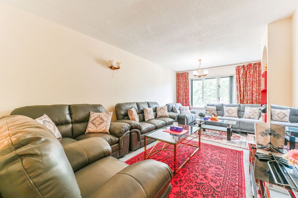 Property photo 2 of 11