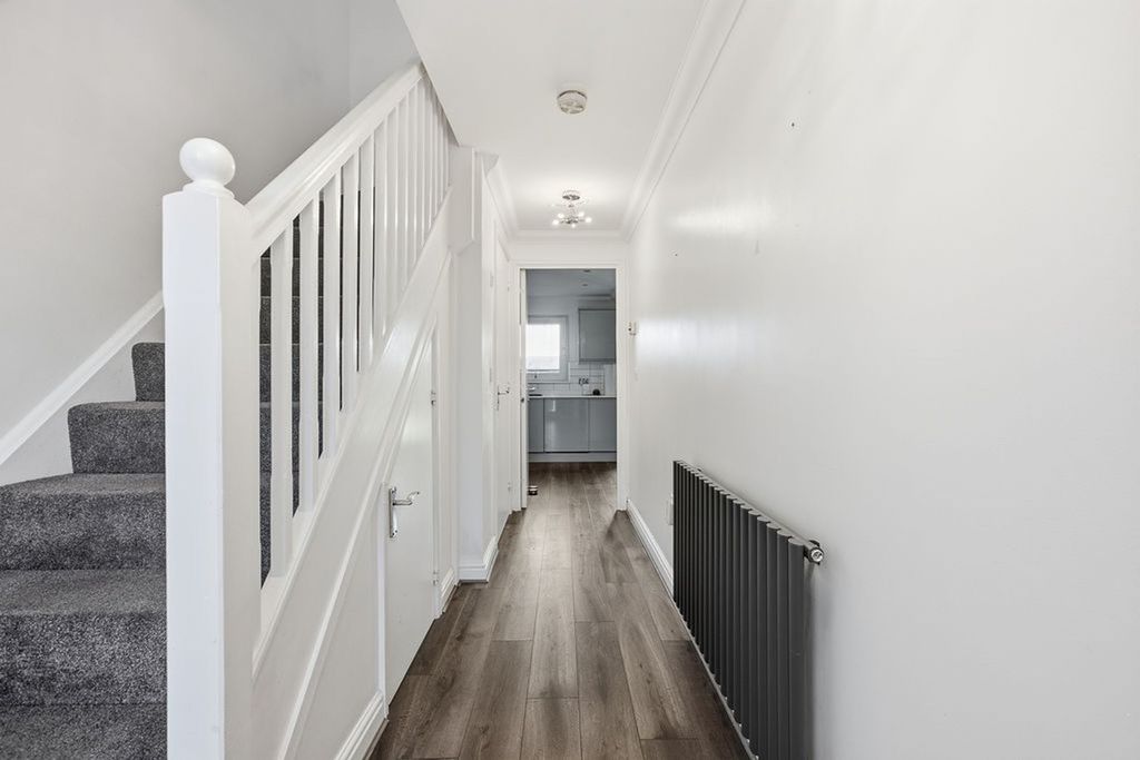 Property photo 2 of 30
